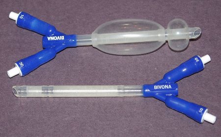 Deflated and inflated double-balloon nasal catheter